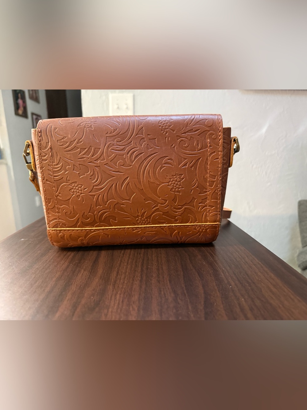 Portland Leather medium meadow metro Tan Embossed Floral Crossbody Bag - Picture 2 of 4